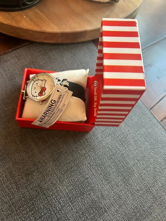 Hello Kitty Watch - Picture 2 of 4